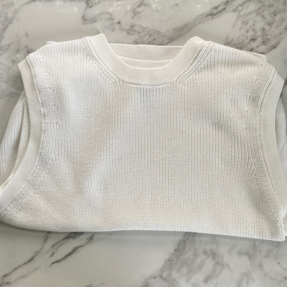 H&M White Sweater Vest - Picture 2 of 4